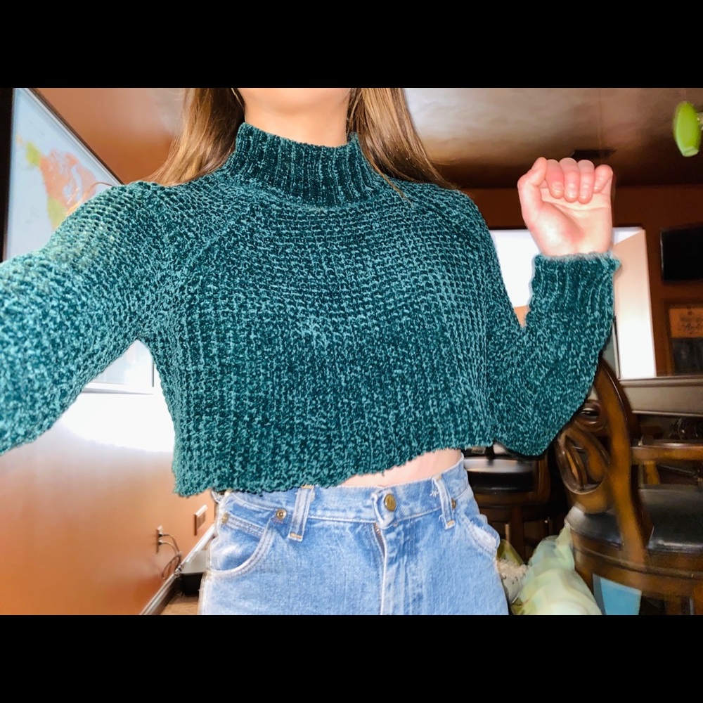 Soft cropped mock neck sweater in forest green (: